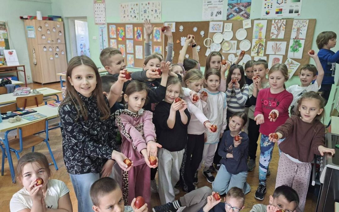 Ukrašavanje pisanica na Domaćinstvu