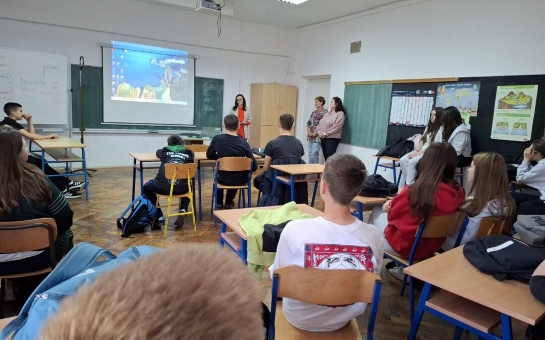 Srednja škola Plitvička jezera